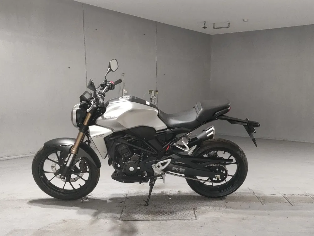 Honda CB250R MC52, серебристый, фото 2