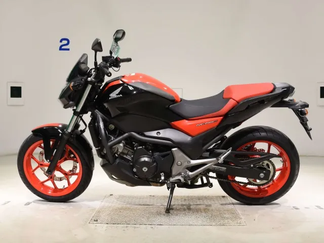 Honda NC750S-2 2017, красный, чёрный, фото 2