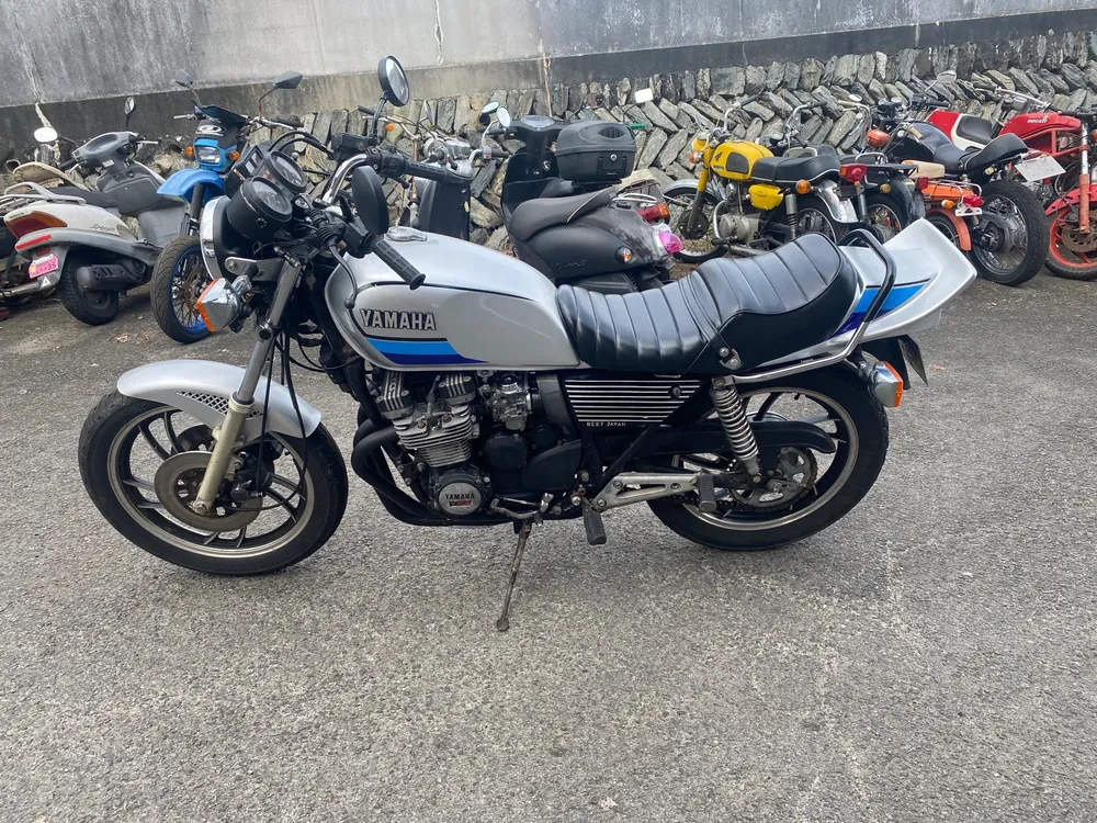 Yamaha XJ550 2026, серебристый, фото 2