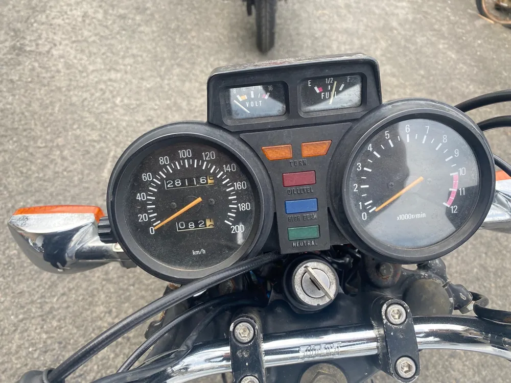 Yamaha XJ550 2026, серебристый, фото 5
