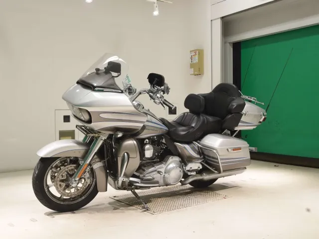 Harley-Davidson FLTRUSE1800CVO 2016, серебристый, фото 4