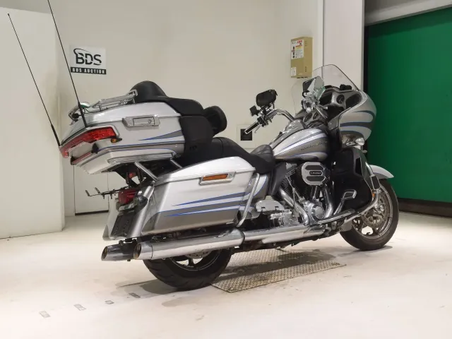 Harley-Davidson FLTRUSE1800CVO 2016, серебристый, фото 5