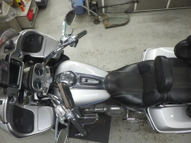 Harley-Davidson FLTRUSE1800CVO 2016, серебристый, фото 7