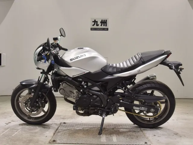 Suzuki SV650 2023, matt silver, фото 2