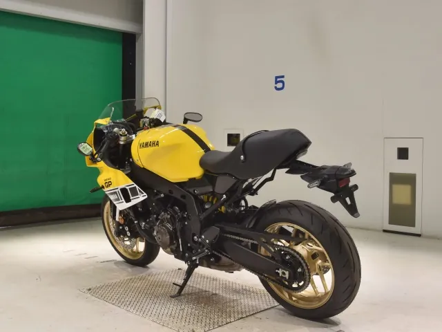 Yamaha Xsr900-2 2026, black | yellow, фото 6