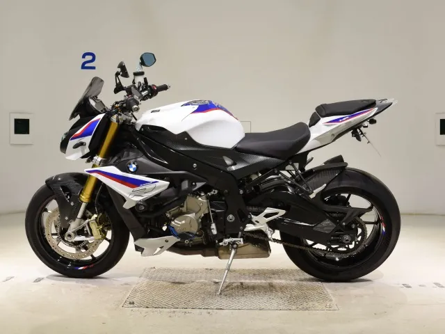 BMW S1000R 2020, белый, красный, синий, фото 2