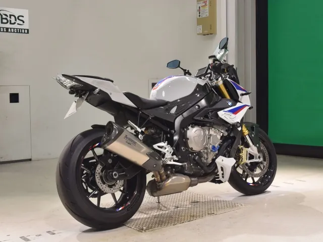 BMW S1000R 2020, белый, красный, синий, фото 5