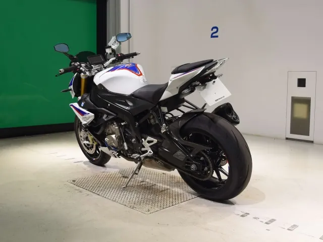 BMW S1000R 2020, белый, красный, синий, фото 6