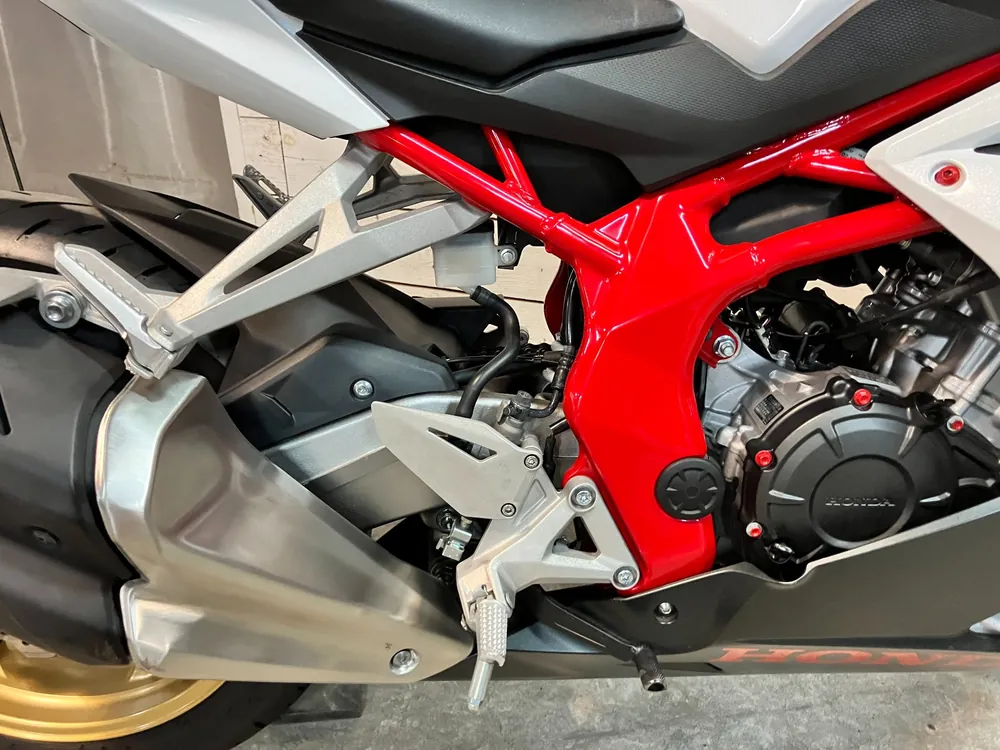 Honda CBR250RR, p white / red, фото 13