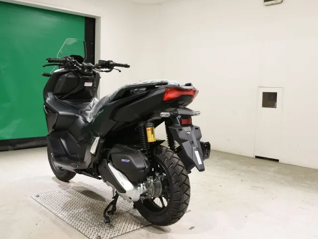 Honda ADV160, matt black, фото 6
