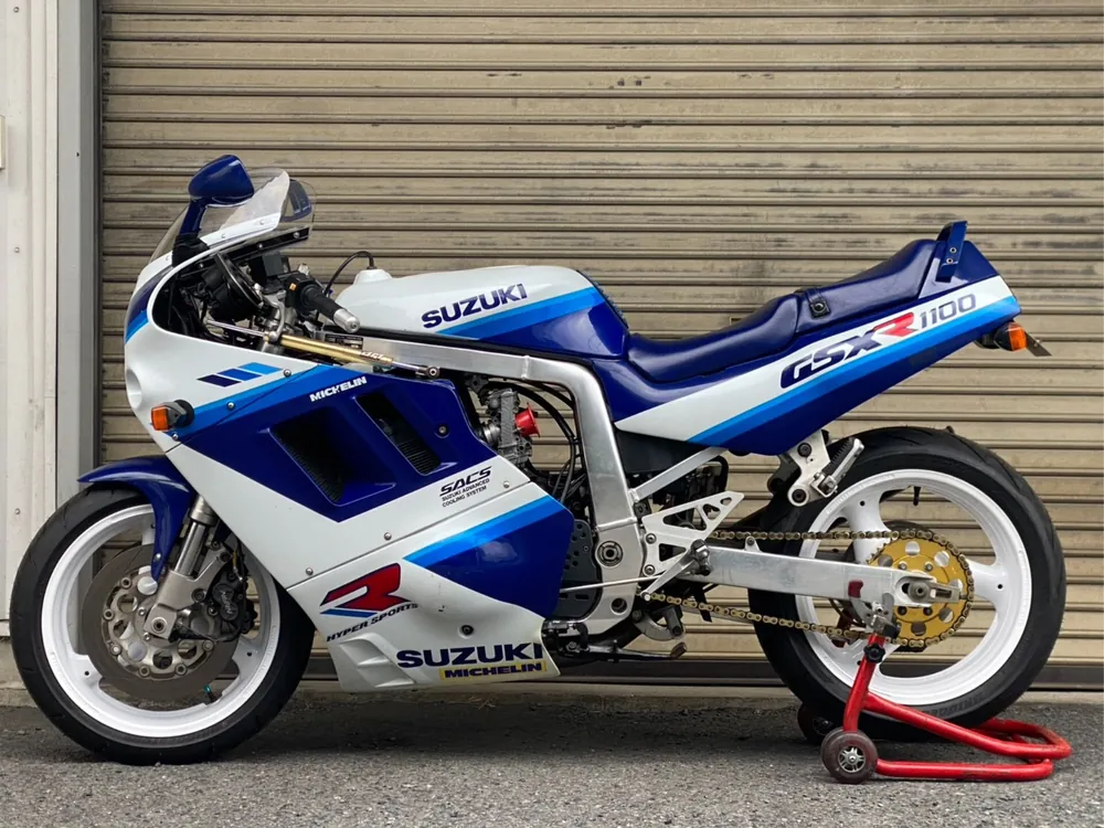 Suzuki GSX-R1100 1990, белый, синий, фото 2