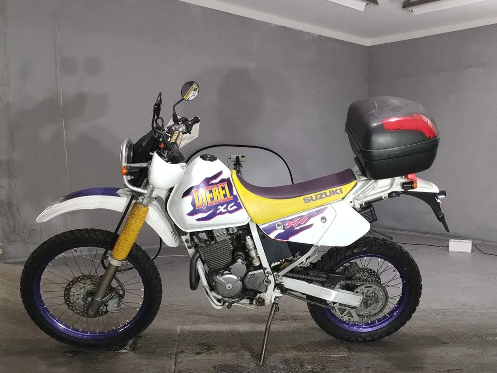 Suzuki DR250R, белый, фото 2