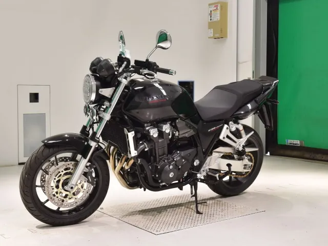 Honda CB1300 2025, black | gunmetal, фото 4