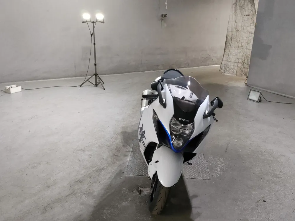 Suzuki Hayabusa 2026, белый, синий, фото 3