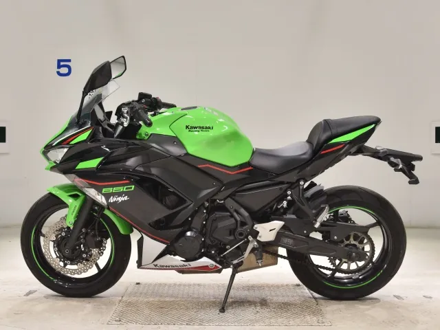 Kawasaki Ninja650A 2023, чёрный, зелёный, фото 2