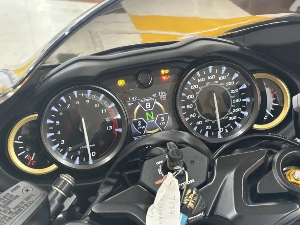Suzuki Hayabusa 2021, чёрный, серебристый, фото 3