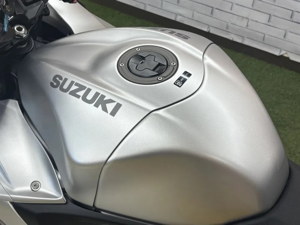 Suzuki Hayabusa 2021, чёрный, серебристый, фото 4