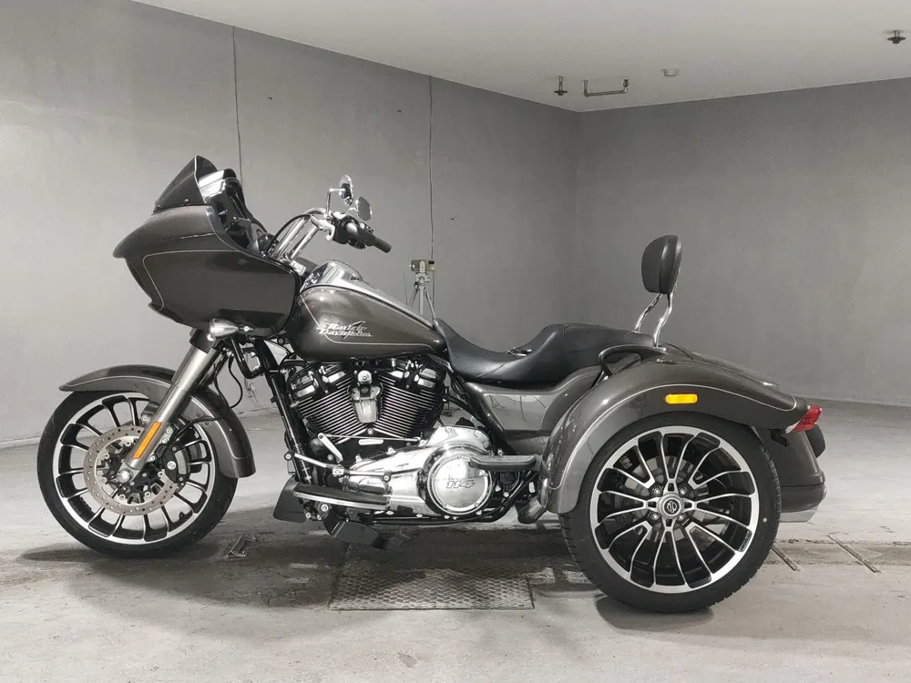 Harley-Davidson FLTRT1870 TRIKE 2024, серый, фото 2