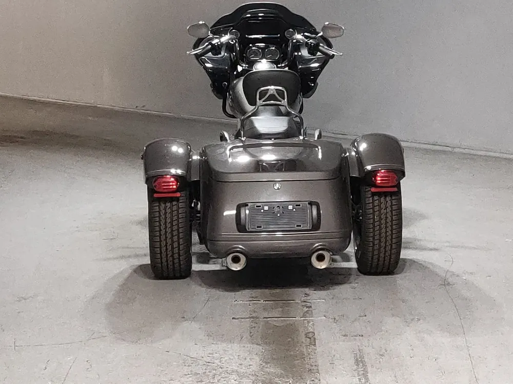 Harley-Davidson FLTRT1870 TRIKE 2024, серый, фото 4