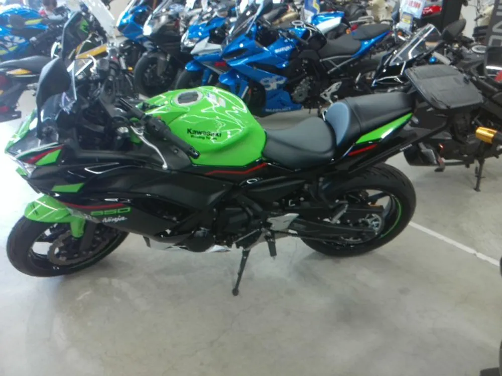 Kawasaki Ninja650A 2022, black/green, фото 2