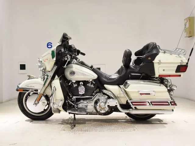 Harley-Davidson FLHTCU1450 2001, белый, фото 2
