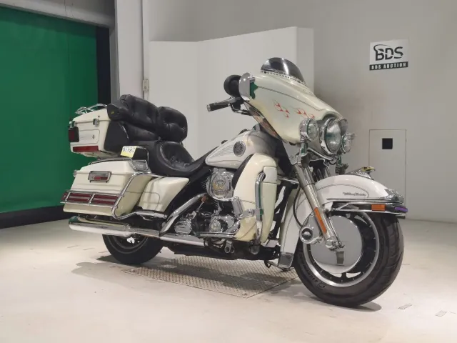 Harley-Davidson FLHTCU1450 2001, белый, фото 3
