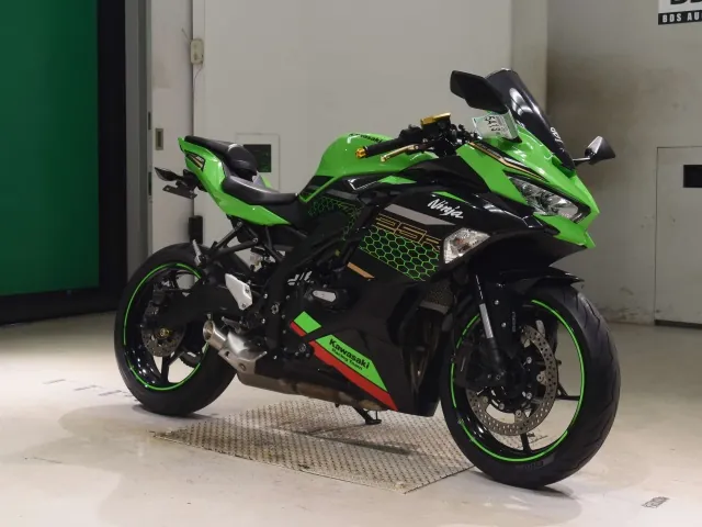 Kawasaki Ninja ZX-25R, black | green, фото 3