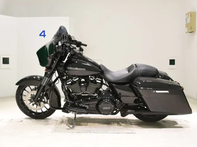 Harley-Davidson FLHXS1870 2019, чёрный, фото 2
