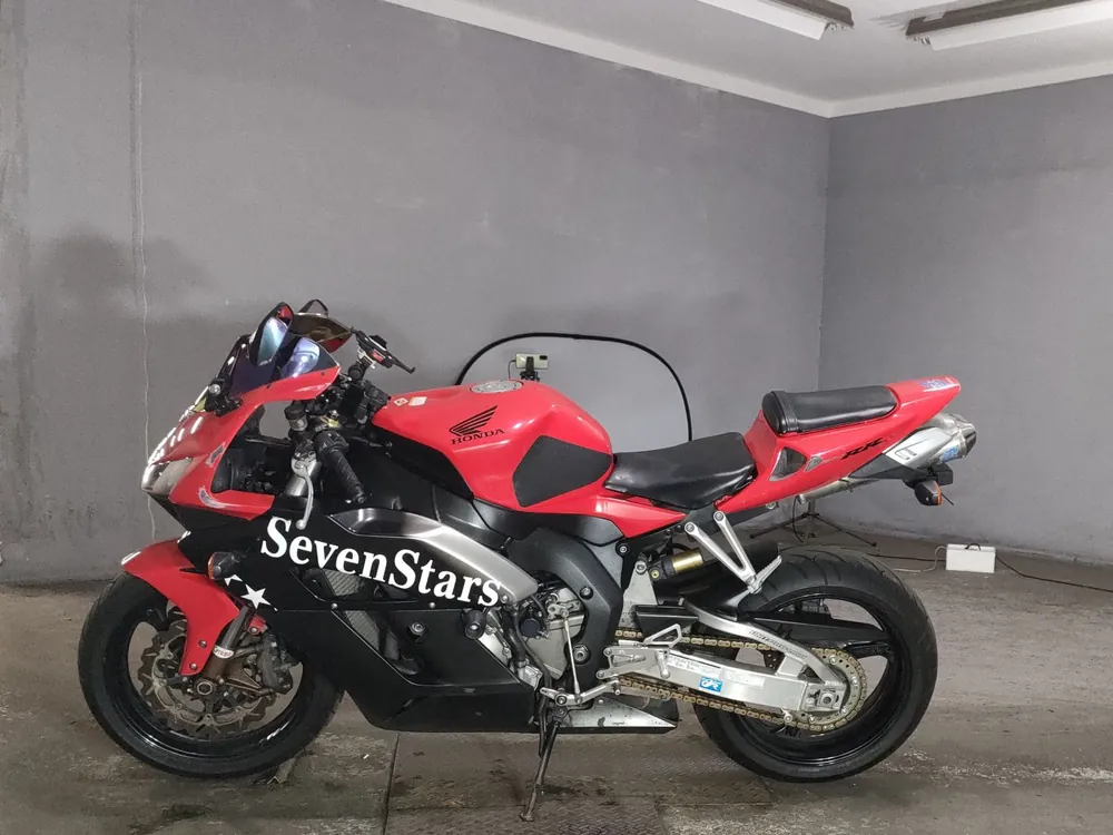Honda CBR1000RR 2005, красный, фото 2