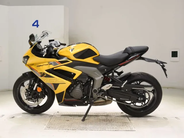 Triumph Daytona 660 2026, black | yellow, фото 2