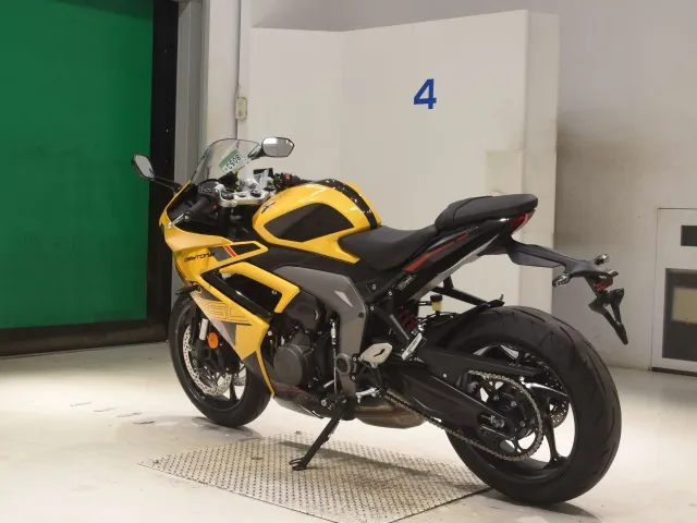 Triumph Daytona 660 2026, black | yellow, фото 6