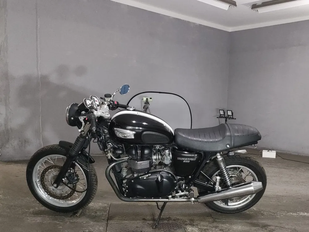 Triumph Thruxton 2005, чёрный, фото 2