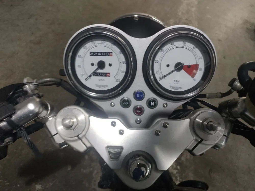 Triumph Thruxton 2005, чёрный, фото 5