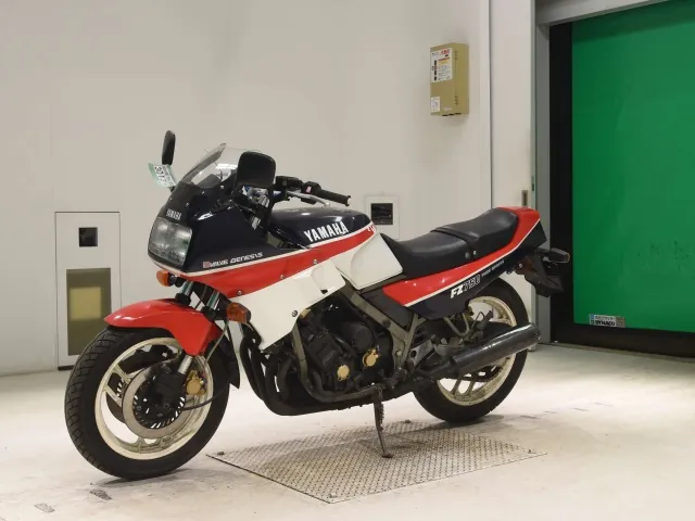 Yamaha FZ750 1985, white | red | blue, фото 4