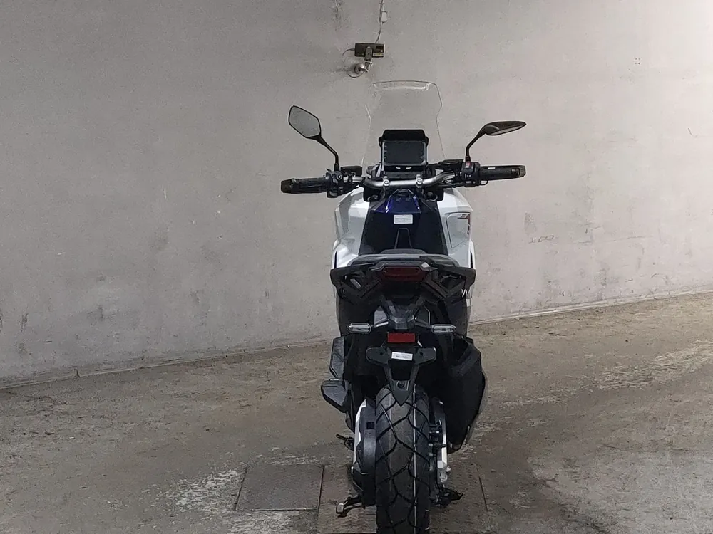 Honda X-ADV750 2026, white / blue, фото 4