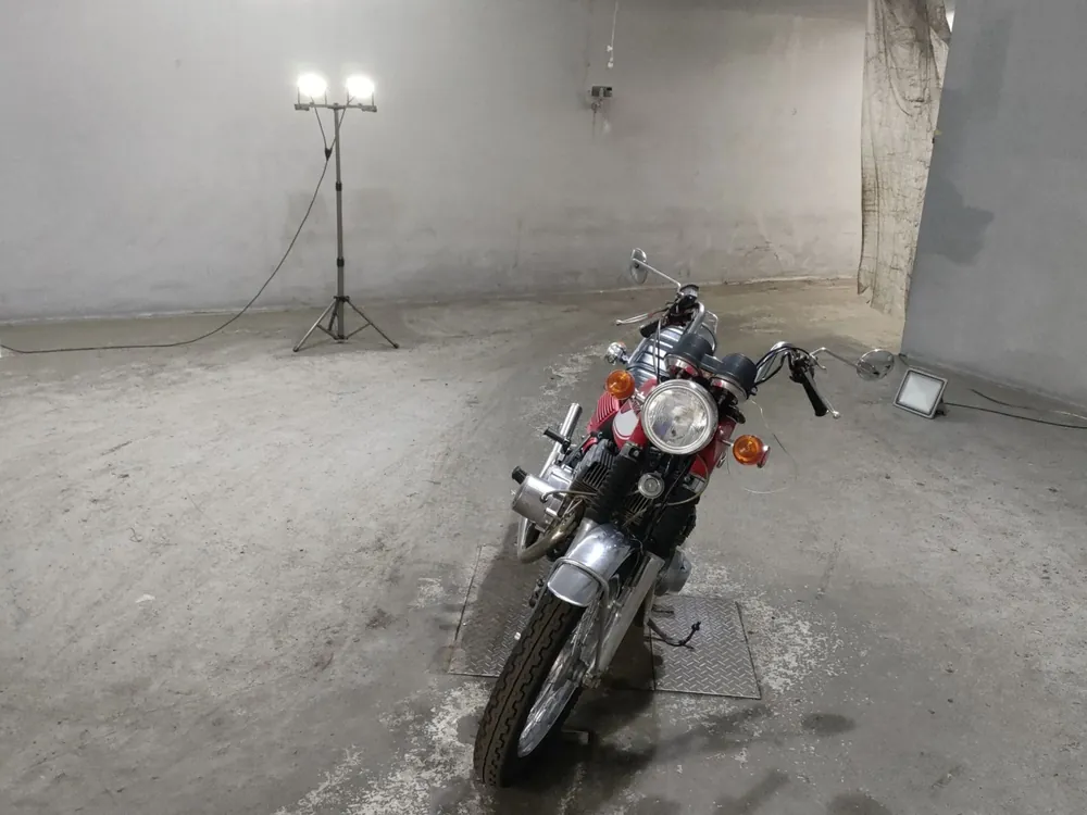 Suzuki GT550 2024, красный, фото 3