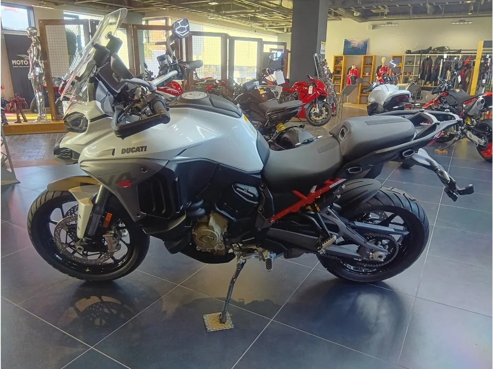 Ducati Multistrada V4S 2026, белый, фото 3