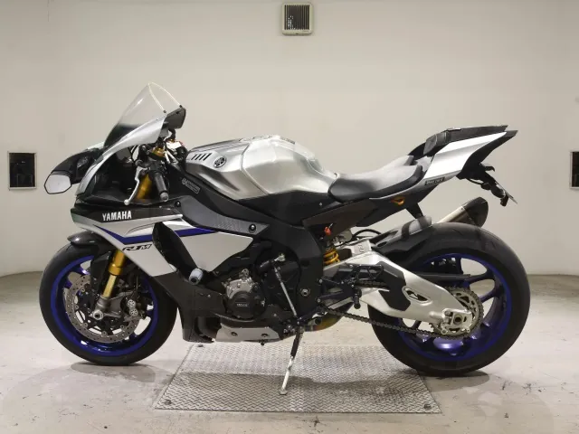 Yamaha YZF-R1M 2015, серебристый, фото 2