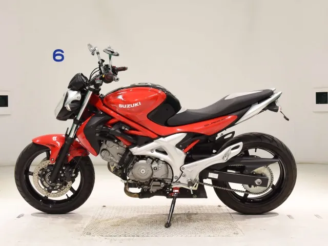 Suzuki Gladius 400 ABS 2011, red | black, фото 2