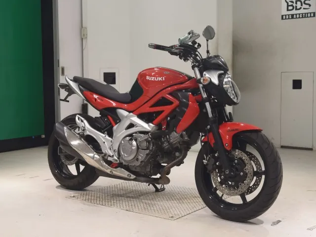 Suzuki Gladius 400 ABS 2011, red | black, фото 3