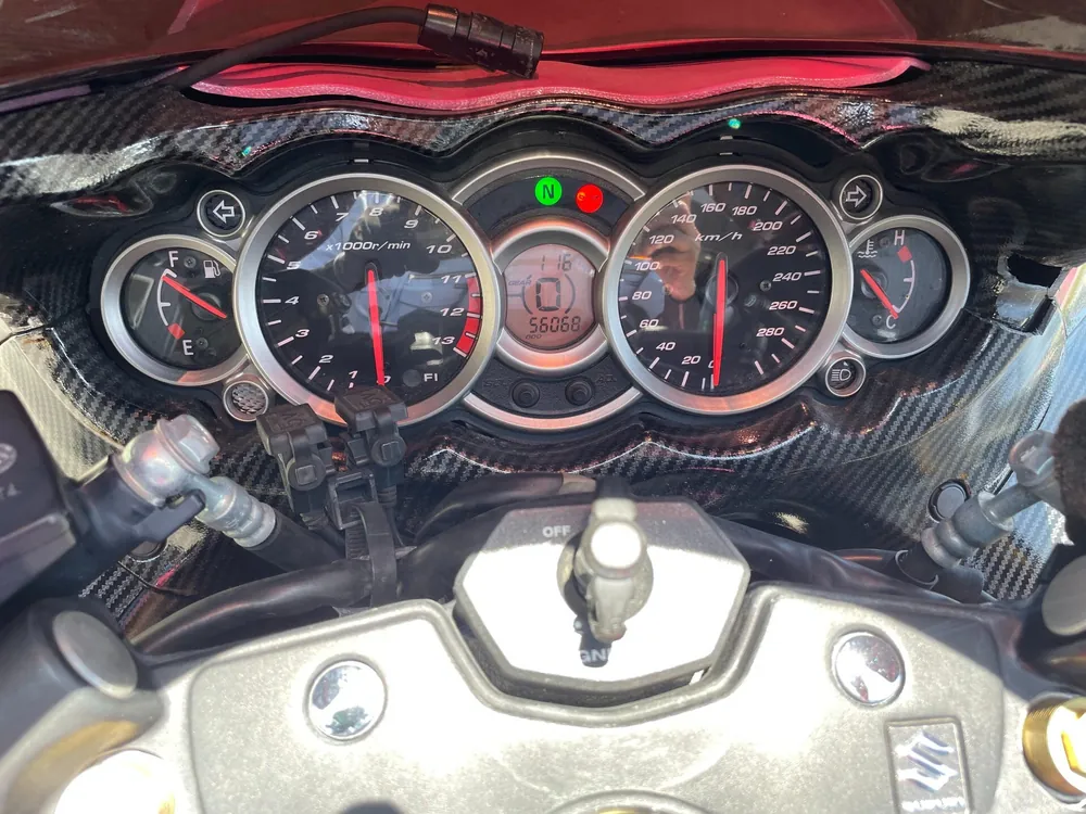 Suzuki GSX1300R 2010, black / pink, фото 2