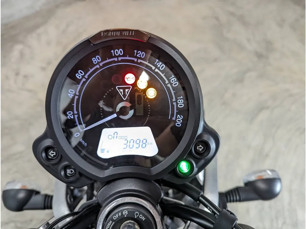 Triumph Street Twin 2024, чёрный, фото 3