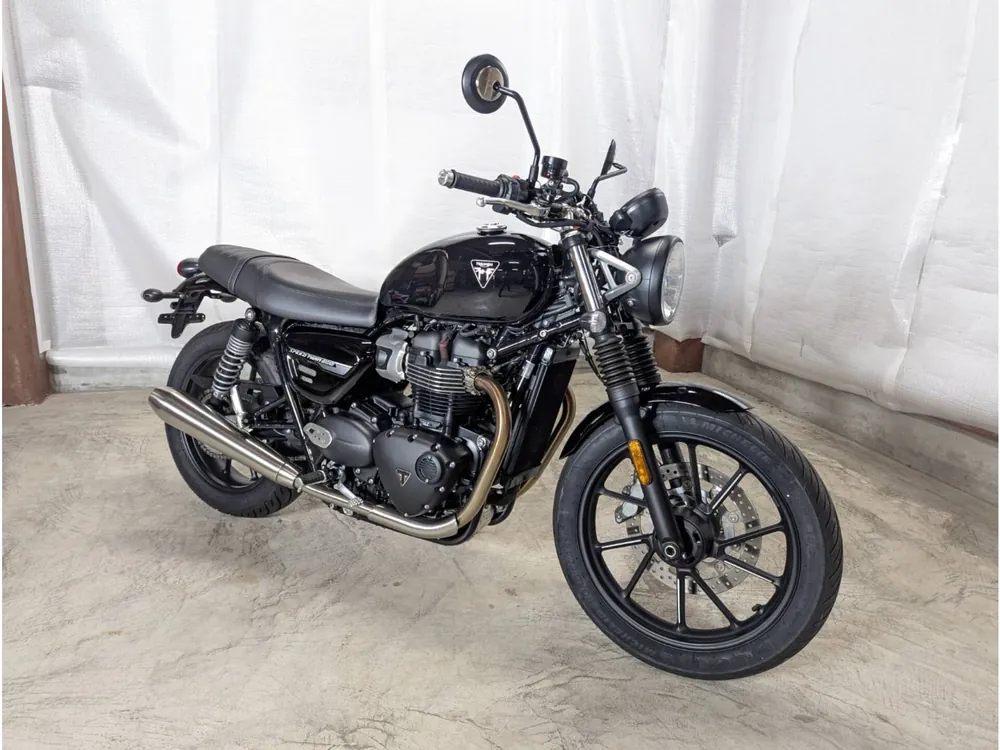 Triumph Street Twin 2024, чёрный, фото 4