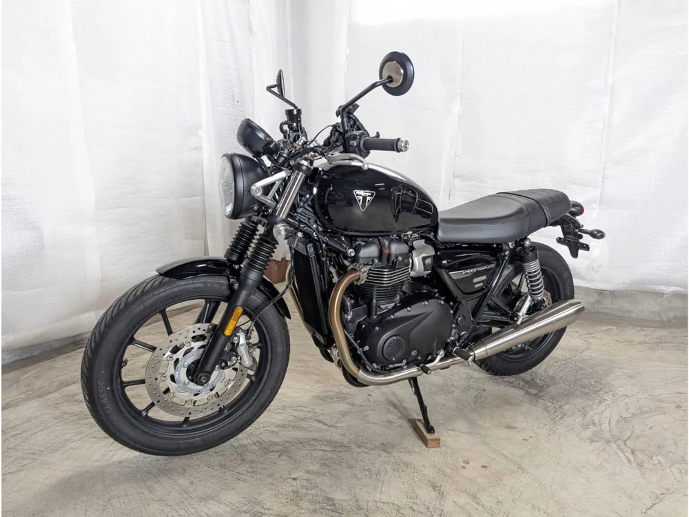 Triumph Street Twin 2024, чёрный, фото 7