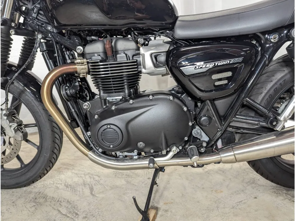 Triumph Street Twin 2024, чёрный, фото 8