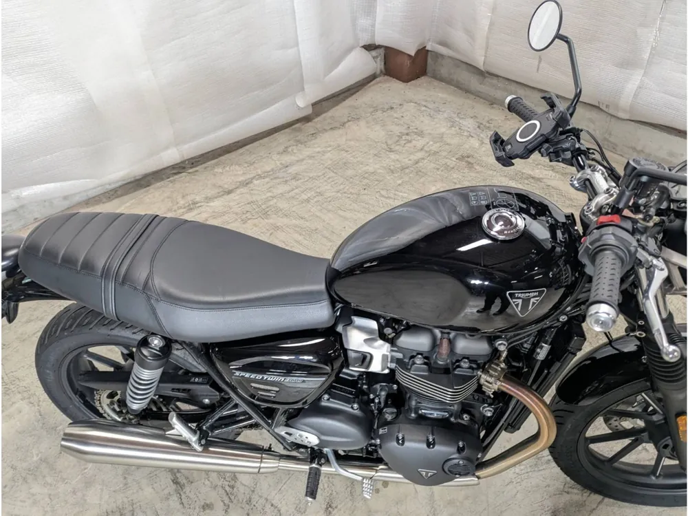 Triumph Street Twin 2024, чёрный, фото 10
