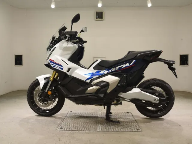 Honda X-ADV750 2026, white | blue, фото 2