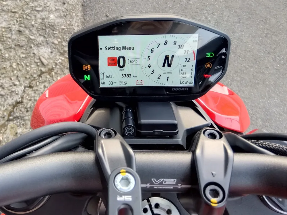 Ducati Street Fighter V2 2023, красный, фото 3