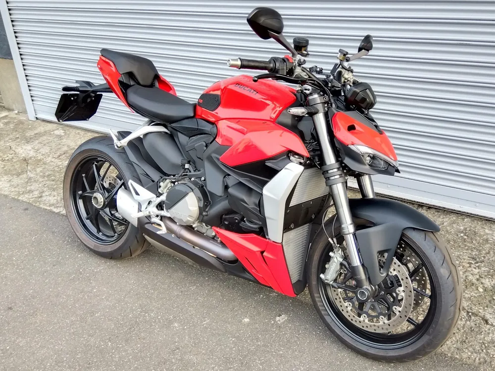 Ducati Street Fighter V2 2023, красный, фото 4