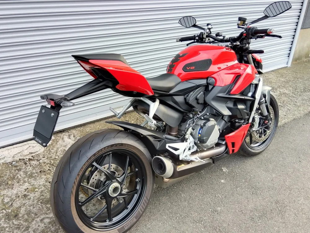 Ducati Street Fighter V2 2023, красный, фото 5